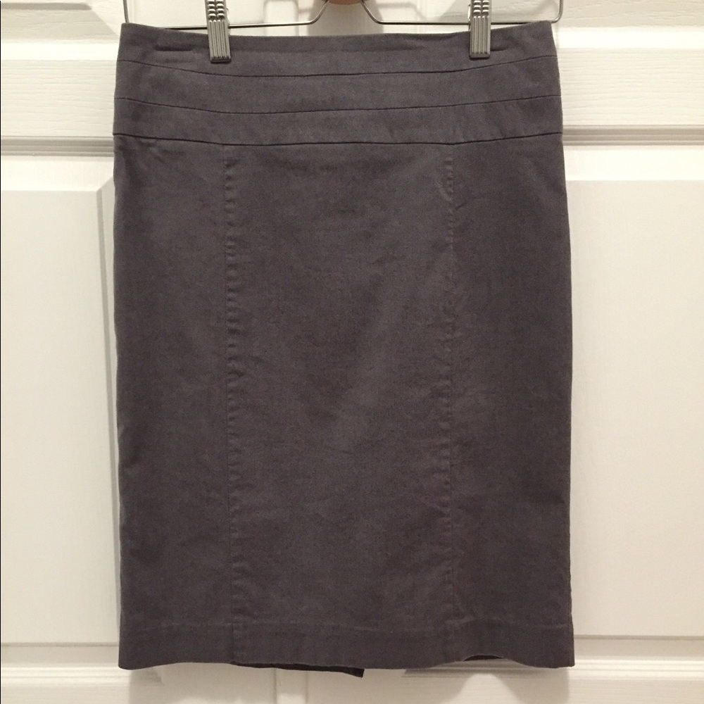⬇️H&M grey pencil skirt - Size 8